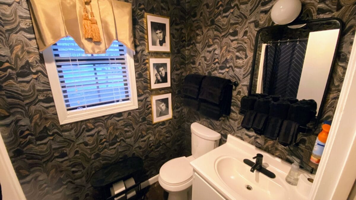 Elvis Presley Gallery Wallpaper Bathroom