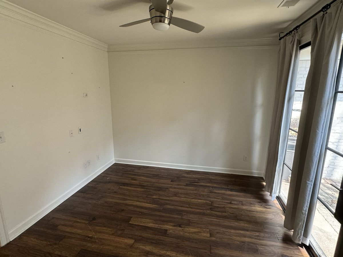 Southwind Garden Den Before: Vacant sunroom corridor