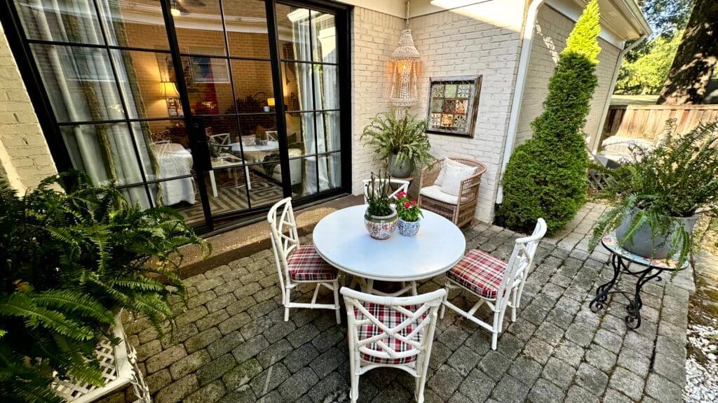 Home Staging Southwind Memphis | Sell Your House Faster 6 Professional real estate staging by Home Revival showing proper furniture flow in a Southwind Memphis residence.